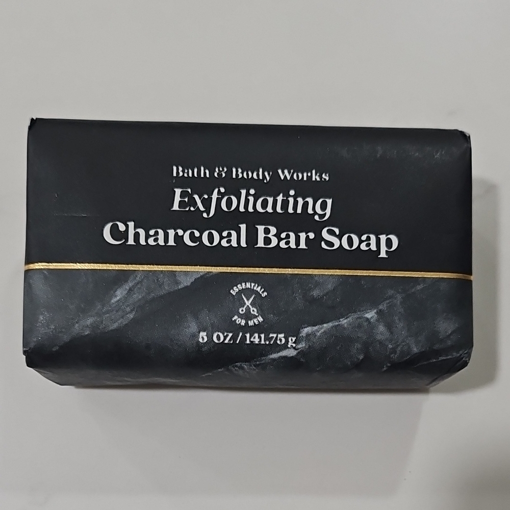 Bath & Body Works Charcoal Exfoliating Bar Soap - Black & Gold Wrap. 1 Bar